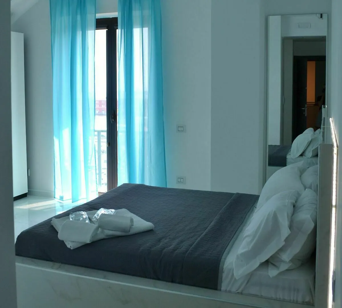 Tiffany'S Boutique Suite & Residence Naples Italy