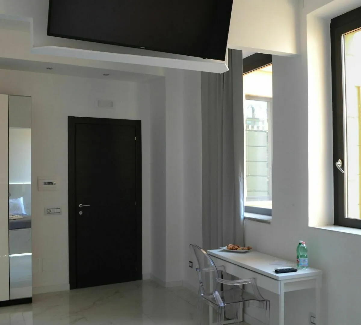 Tiffany'S Boutique Suite & Residence Naples Hotel